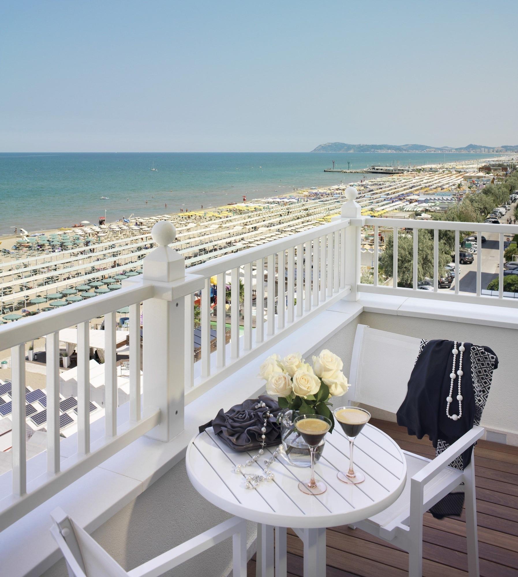 Hotel Tiffany'S Riccione Ngoại thất bức ảnh