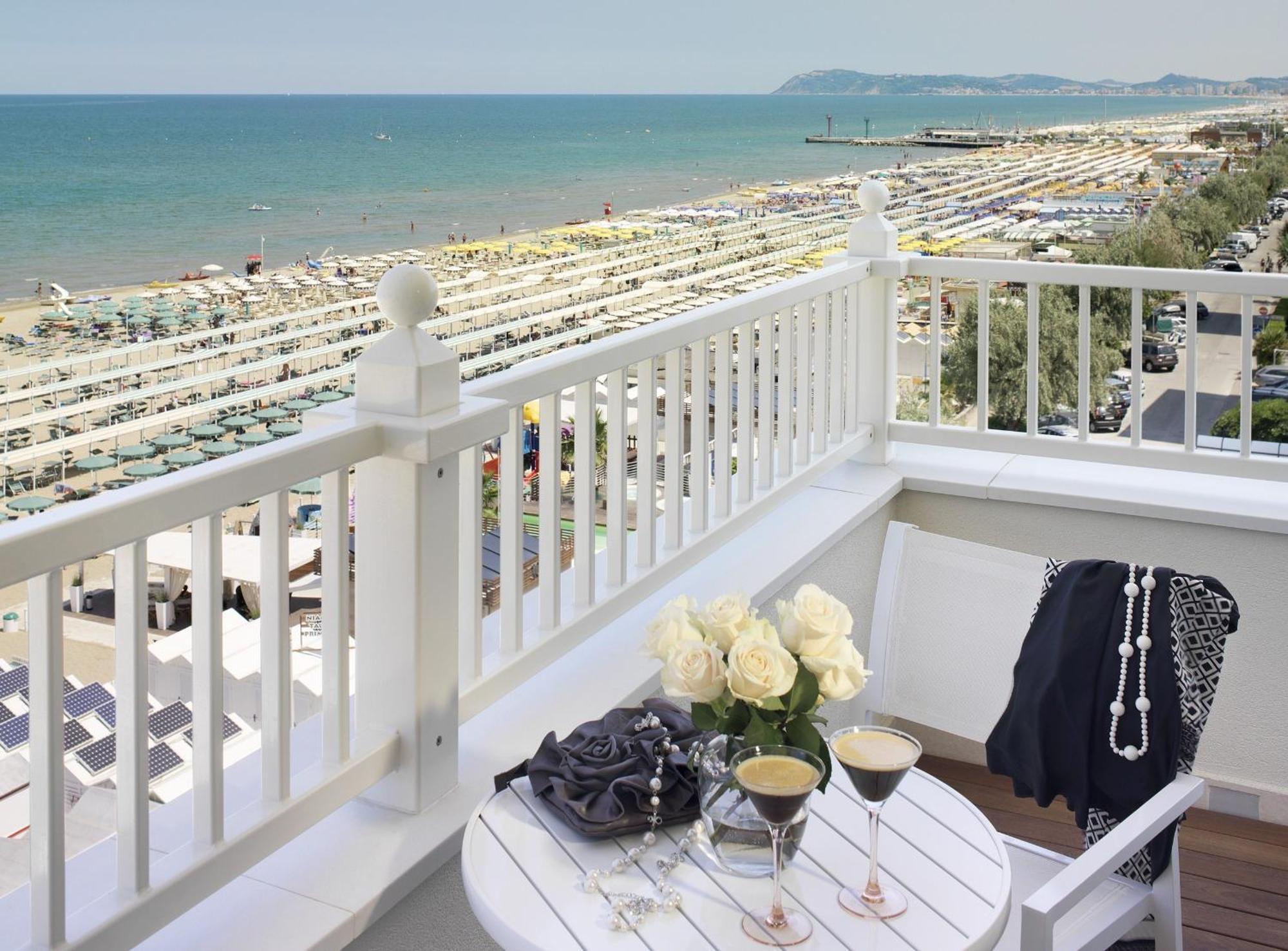 Hotel Tiffany'S Riccione Ngoại thất bức ảnh