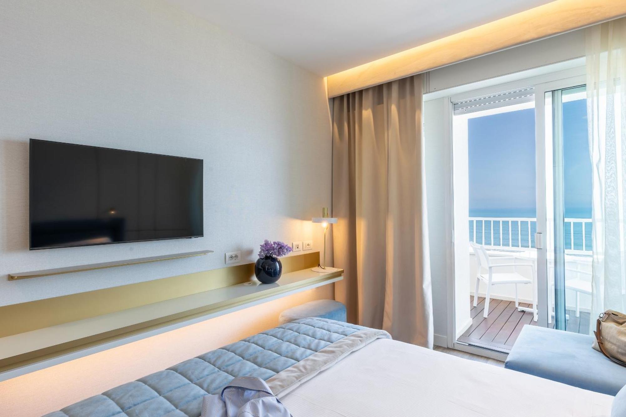 Hotel Tiffany'S Riccione Ngoại thất bức ảnh