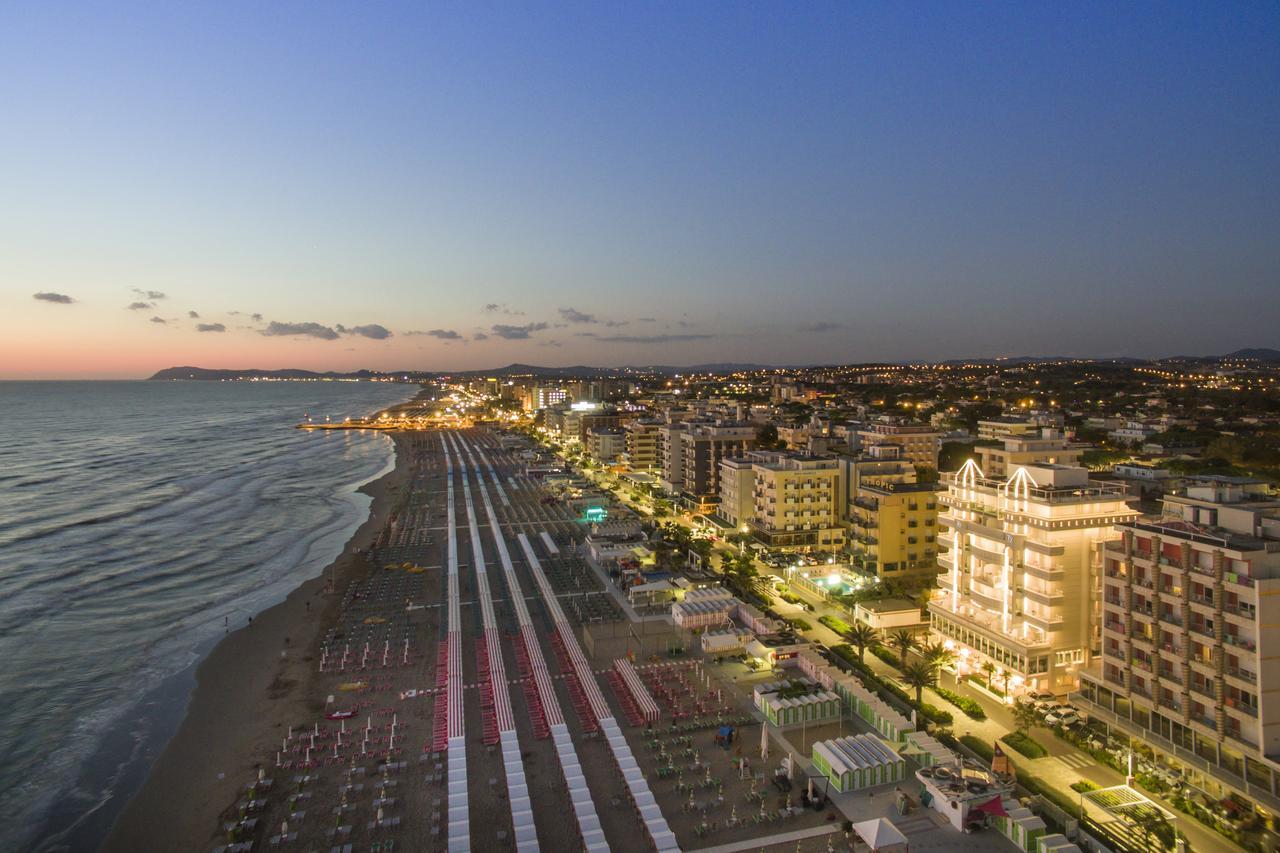 Hotel Tiffany'S Riccione Ngoại thất bức ảnh